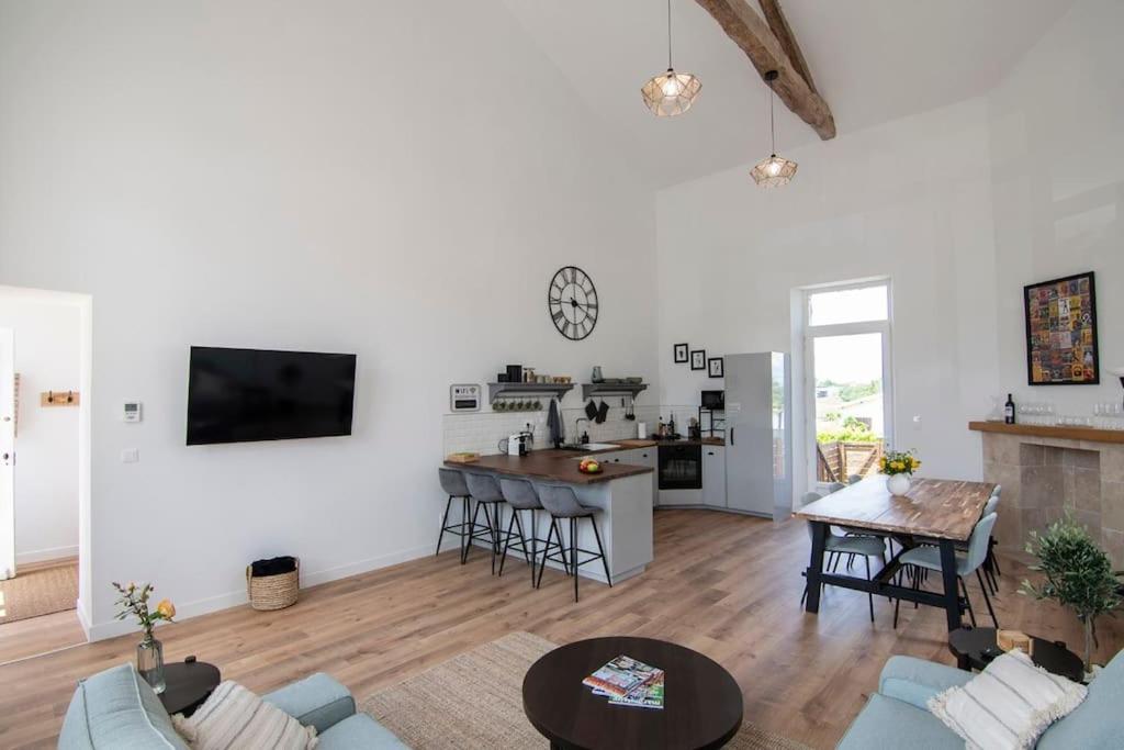 Treize Maison 3 Bed House In Centre Of Saint Severin Exterior foto